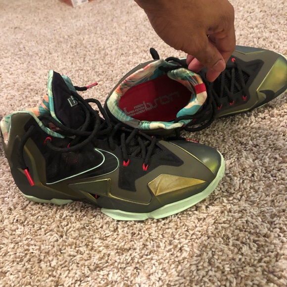 Nike LeBron 11 King's Pride Parachute Gold - Picture 2 of 5